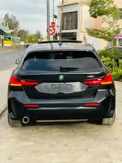 BMW Serie 1 Venant 2023 à Dakar - Vue 3