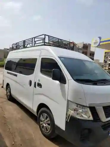 Location DE Mini BUS Nissan 12 Places - Vue 1