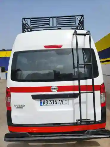 Location DE Mini BUS Nissan 12 Places - Vue 3