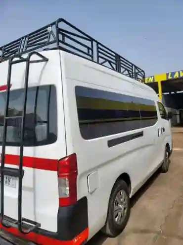 Location DE Mini BUS Nissan 12 Places - Vue 4