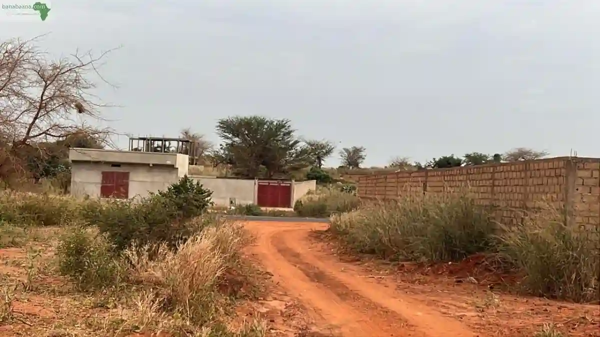 Terrains de 300 Mètres Carrés à Vende à G - Vue 2