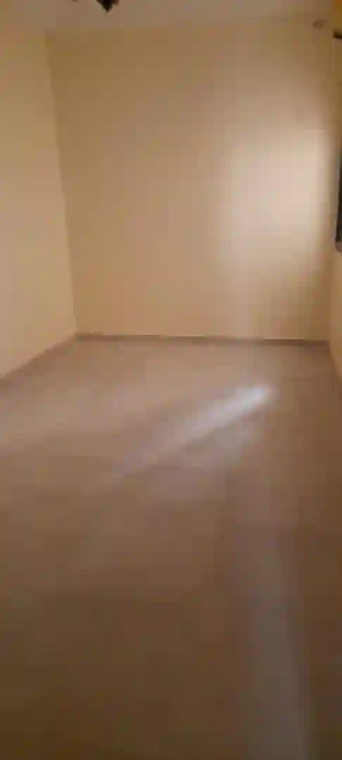 Camp pénal, je loue un salon balcon