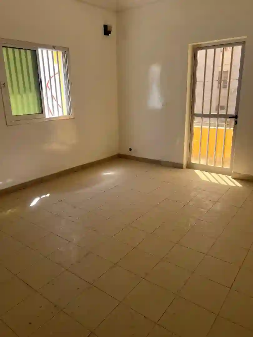 Liberté 6 camp pénal, je loue un appartement