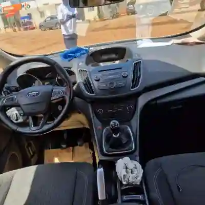 Ford Grand Cmax 2017 à Dakar - Vue 1