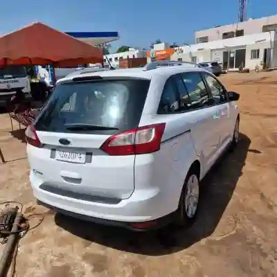 Ford Grand Cmax 2017 à Dakar - Vue 2