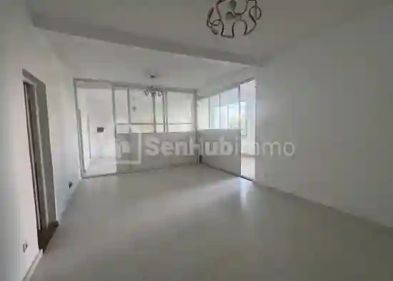 Bureau à Louer au Point E - Vue 2