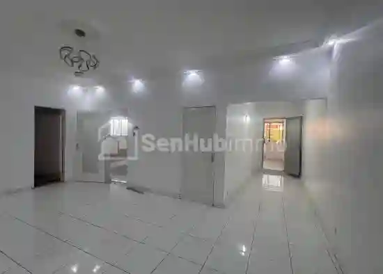 Bureau à Louer au Point E - Vue 3