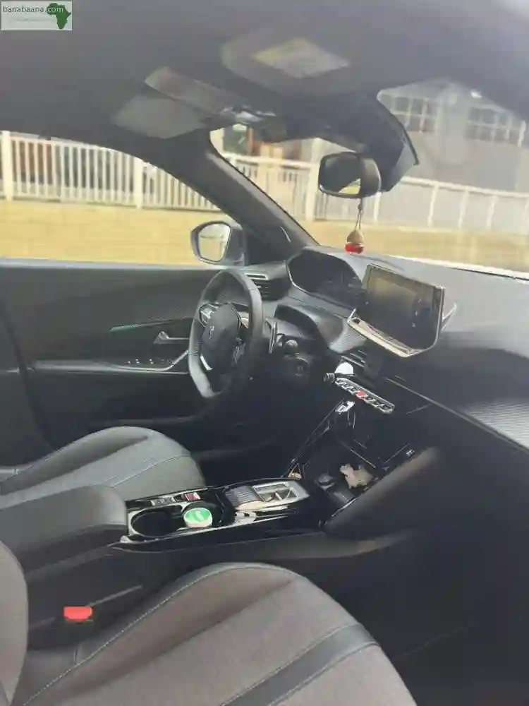 Peugeot 2008 Automatique - Vue 3