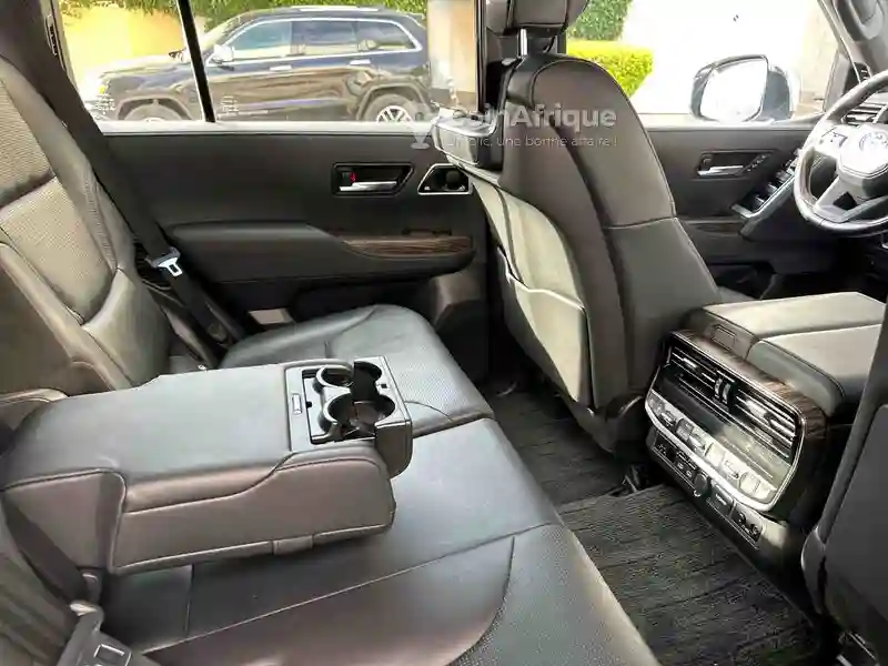 Toyota Land Cruiser 2024 - Vue 3