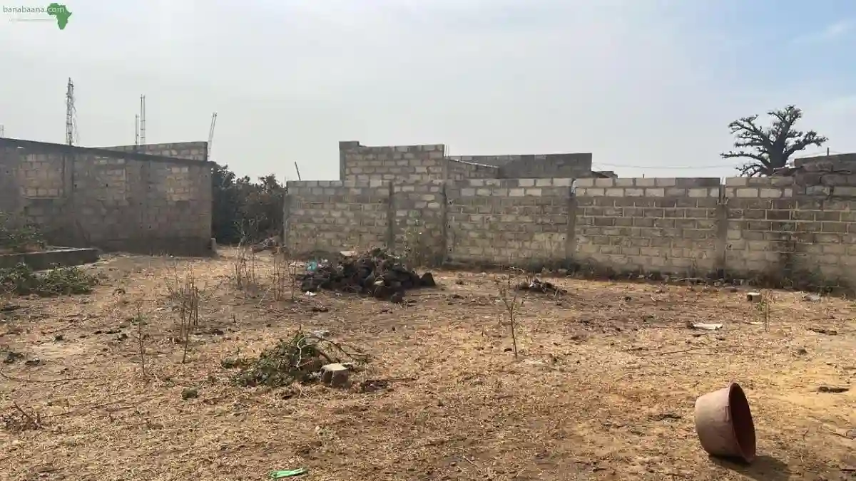 Terrain de 225 Mètres Carrés à Vendre à S - Vue 1