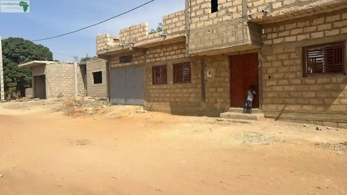 Terrain de 225 Mètres Carrés à Saly Séné - Vue 2