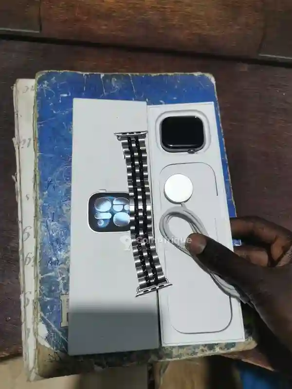 Apple Watch Serie 11 46mm - Vue 1