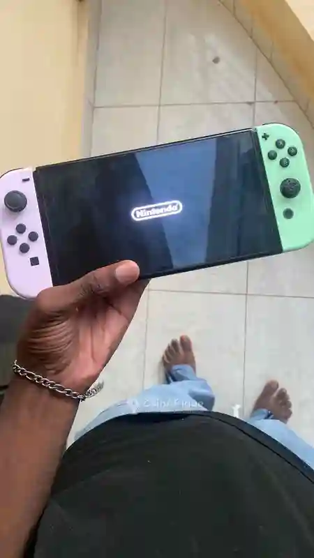 Nintendo Switch Oled - Vue 2