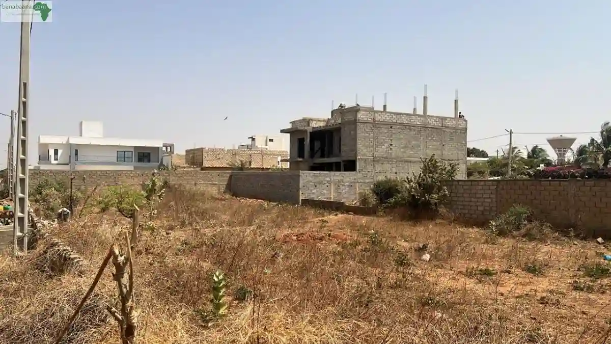 Terrain de 600 Mètres Carrés à Vendre à S - Vue 1