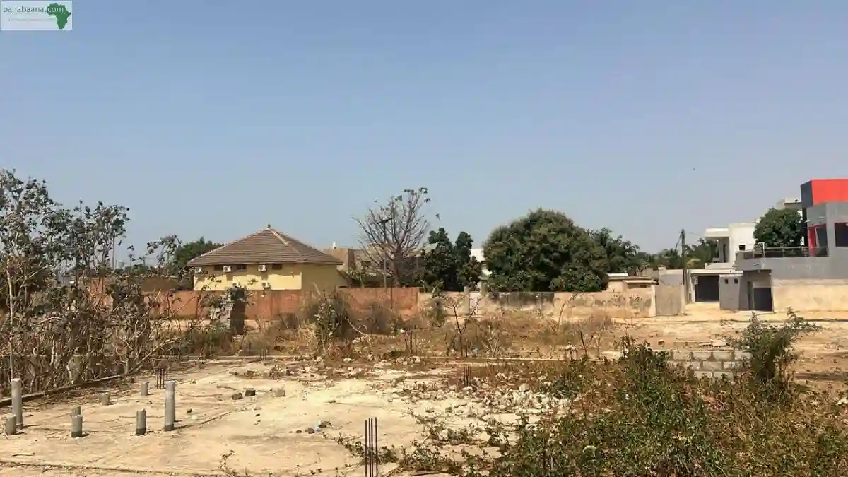 Terrain de 688 Mètres Carrés à Vendre à S - Vue 3