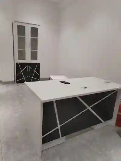 Table DE Bureau 26ms23 à Dakar - Vue 1